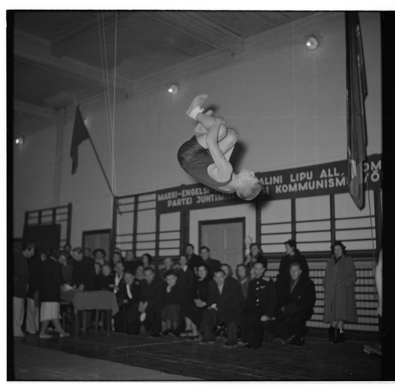 Esivõistlused akrobaatikas