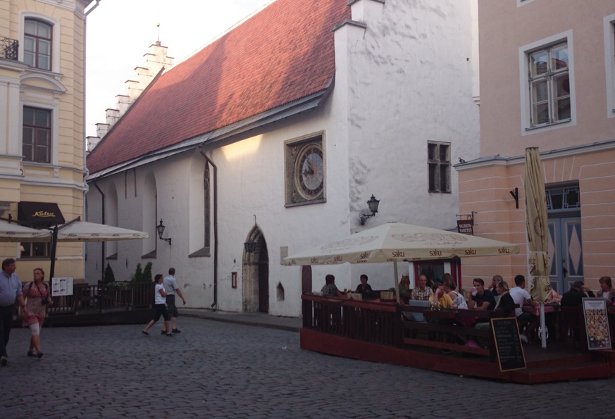 Tallinn, Pühavaimu kirik, vaade Pikalt tänavalt. rephoto