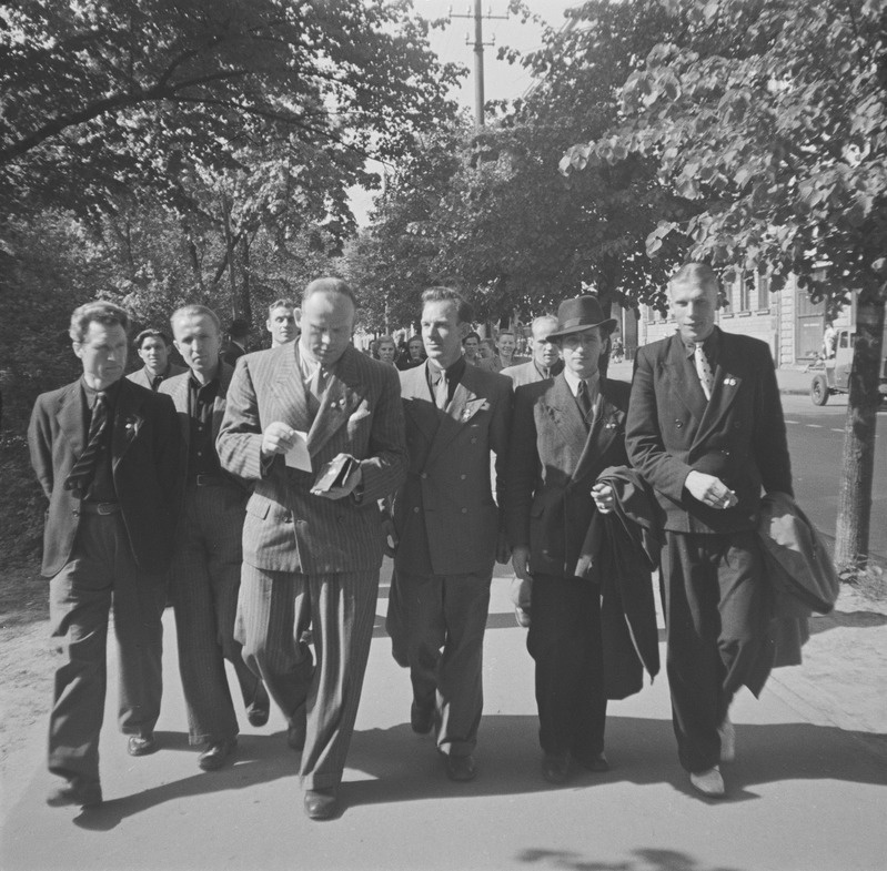 Sportlased kergejõustiku võistluselt naasnuna Tallinnas 1947