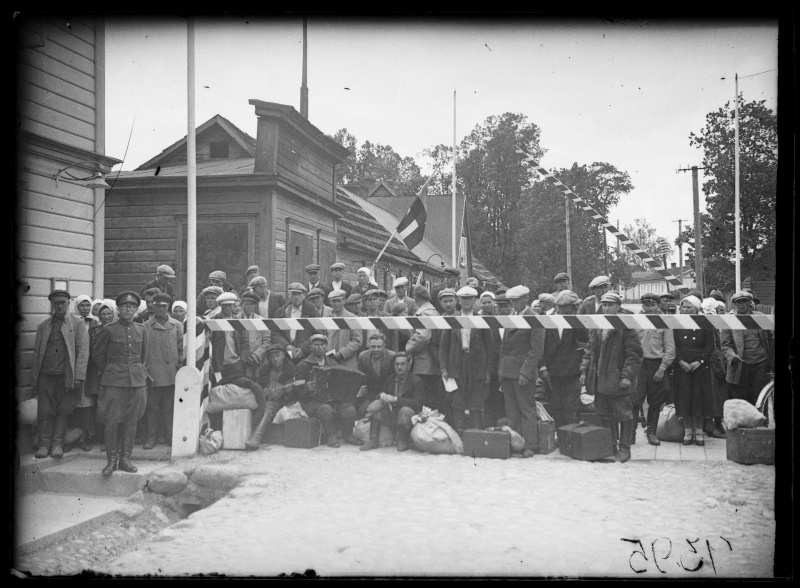 Group picture: Polish workers arrive to work in Estonia at the Estonian-Latvian border crossing point at barrier trees.