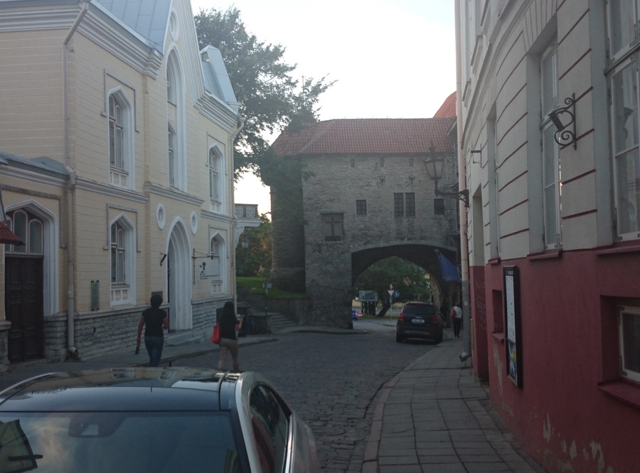 Tallinn, Suur Rannavärav, vaade Pirita poolt. rephoto