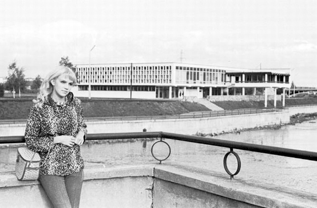 Ester Kubpart in Tartu in front of Kaunas restaurant.