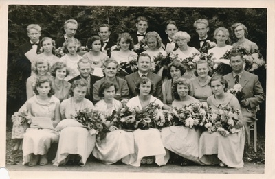 Palamuse Keskkooli esimene lend koos õpetajatega  similar photo