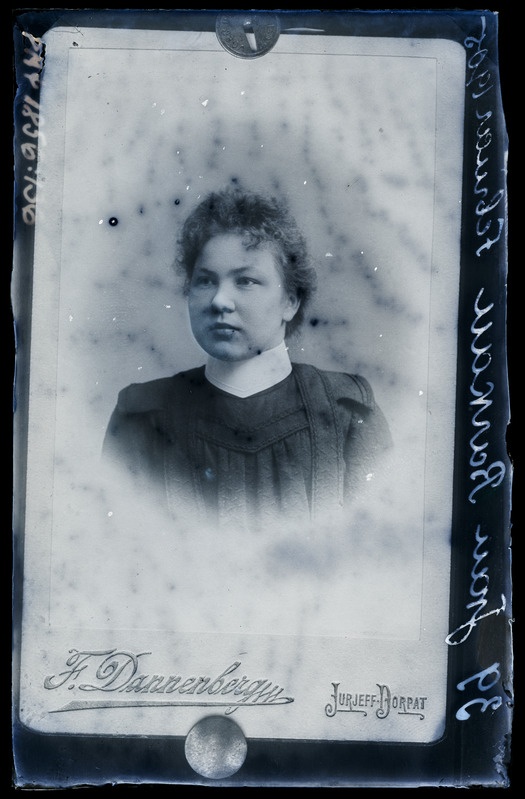 klaasnegatiiv ja foto, Barkau, naise portreefoto 1905.a.
