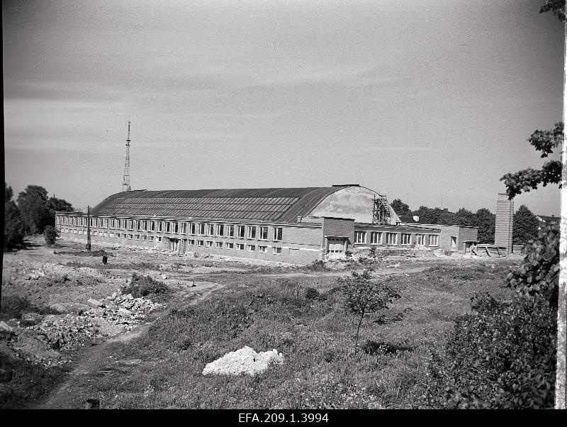 Vabatahtliku spordiühingu Kalev peatselt valmiv spordihall Kingissepa tänaval.