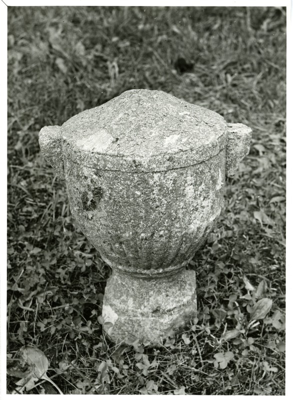 Urn Kaarma kirikaias