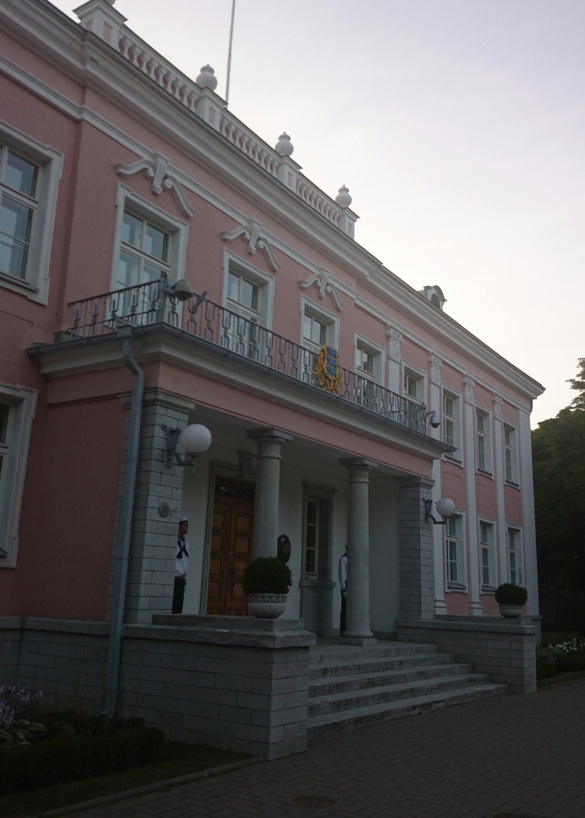 Kadriorg, Administratiivhoone, peasissekäik rephoto