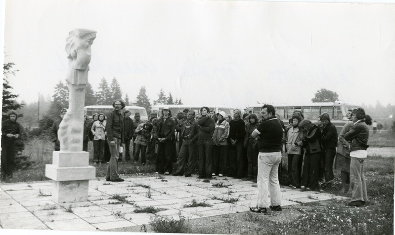 Kingissepa rajooni noorte suvepäevad: ekskursioonil Lõopõllule