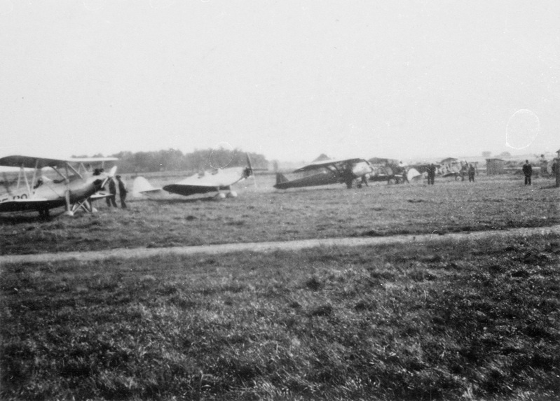 EV lennuväe lennukid Tallinnas Lasnamäe lennuväljal