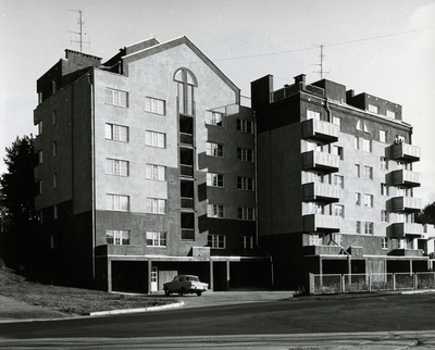 Apartment building on Kalda Street in Tallinn, view of the building. Architect Eva Hirvesoo; engineer Ü. Põldmaa  duplicate photo