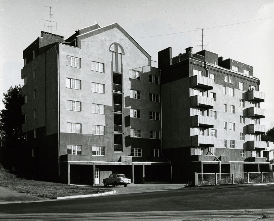 Apartment building on Kalda Street in Tallinn, view of the building. Architect Eva Hirvesoo; engineer Ü. Põldmaa