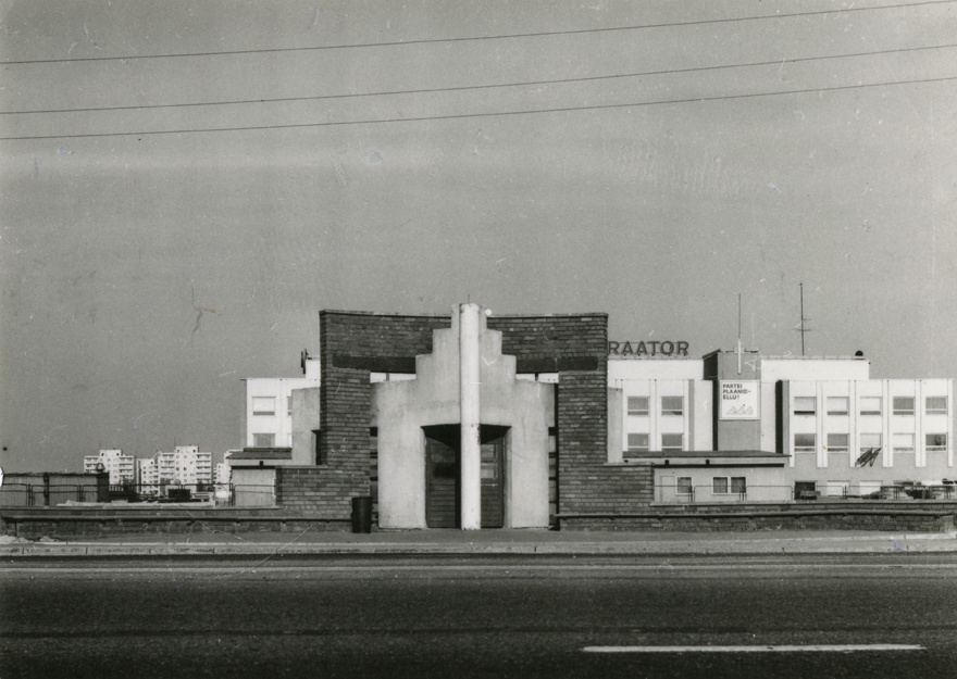 Desintegrator bus and coach pavilion on Leningrad highway in Tallinn (Peterburi mnt), overview. Architect Jüri Okas