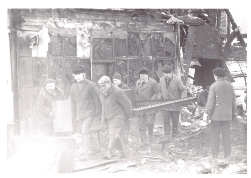 Foto. Järvakandi klubi põleng. Koristamine