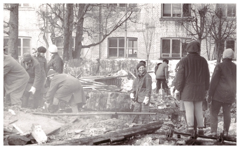 Foto. Järvakandi klubi põleng. Koristamine