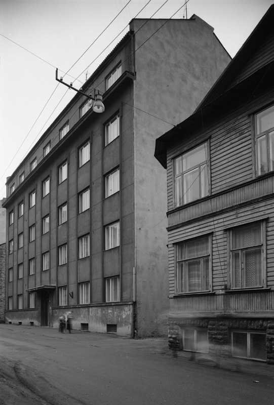 Apartment building in Tallinn, Kaupmehe 10, view of the building. Architect Eugen Sacharias