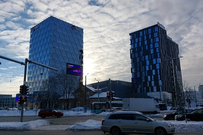 WoHo kvartal Tallinnas Paldiski mnt ja Mustamäe tee nurgal, Telia ja Pipedrive büroohooned. Pin Arhitektid rephoto
