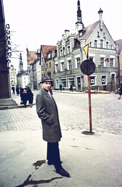 Composer Veljo Tormis stood in the Old Town of Tallinn on Harju Street.