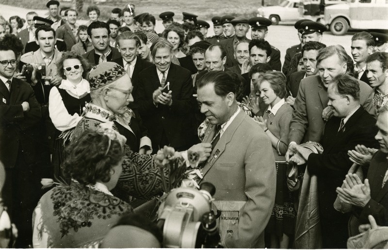 Moldaavia kunstinädal Saaremaal 1963. aasta suvel: külaliste vastuvõtmine sadamas