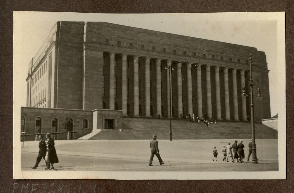 Photo, Students of the Joint School of Paide in the Tour in Finland - Parliament building in 1934