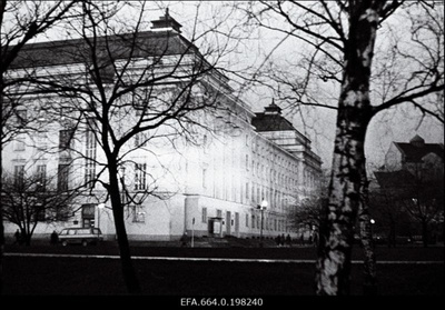 Vaade teatrile Estonia.  similar photo