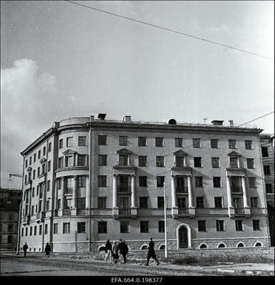 Lomonossovi ja Maneeži  tänava nurgal..  similar photo