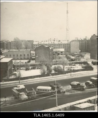 Vaade hotell "Viru" 7-ndalt korruselt Laikmaa tänava suunas, taamal teletorn. Paremal on näha I Lastehaigla hoone sambad (aadress Narva mnt 6A; hoone jäi Laikmaa tänava nurgale).  similar photo