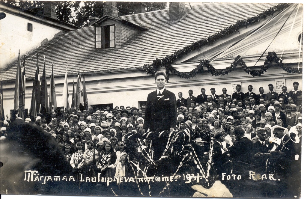 Märjamaa laulupäeva avamine Orgita mõisa peahoone ees