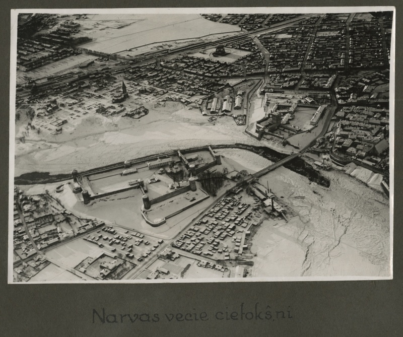 Flight view: Jaan City and Narva Hermann Fortresses