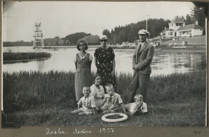 Group photo by Lake Verevi: Sinaida Henrichson (Sirotkina) with his brother's family