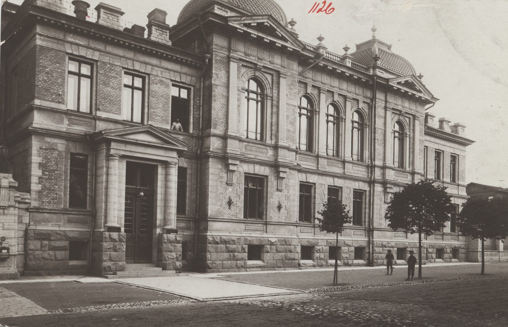 [tallinn] : [Estonian Bank]