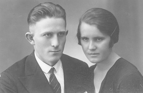 Kaitseliidu organiseerija Härjanurme vallas, Kaitseliidu Tartumaa maleva liige 1930. aastail Johannes Paju. Tema abikaasa Helmi Paju oli 1932. aastast Naiskodukaitse Tartumaa ringkonna Härjanurme jaoskonna esinaine.