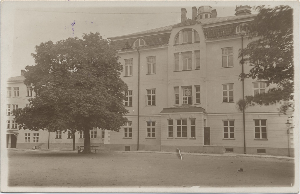 Estonian-tallinn : City of Man Gymnasium