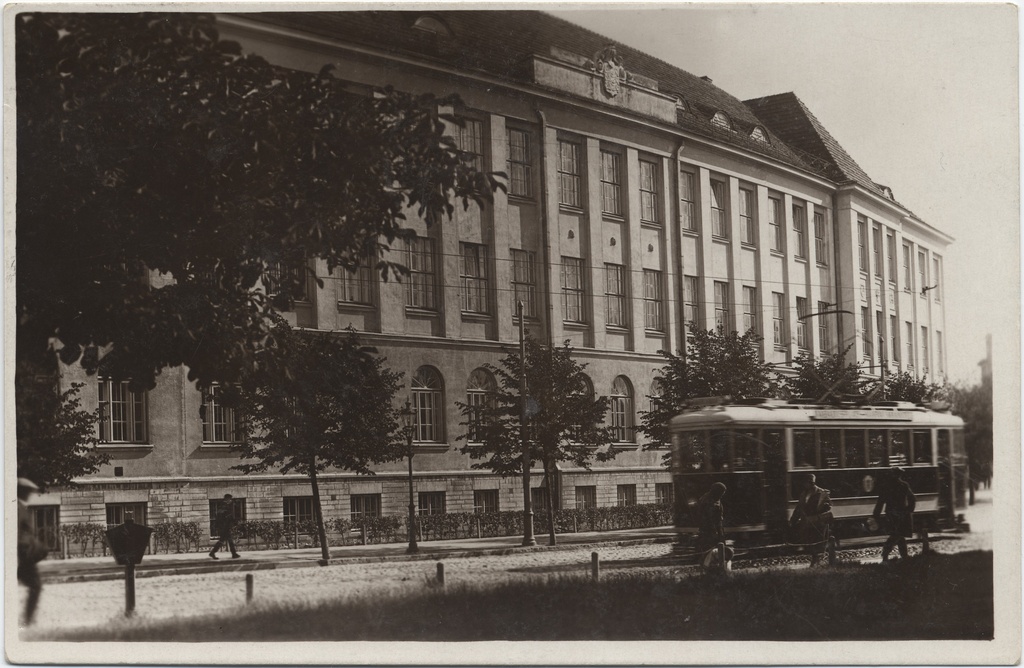 Estonian-tallinn : Women's Trade School