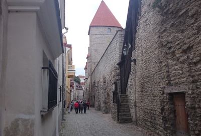 Tallinn, Laboratooriumi tänav linnamüüriga. rephoto