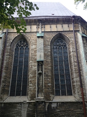 Tallinn, Oleviste kiriku külgsein päikesekellaga. rephoto