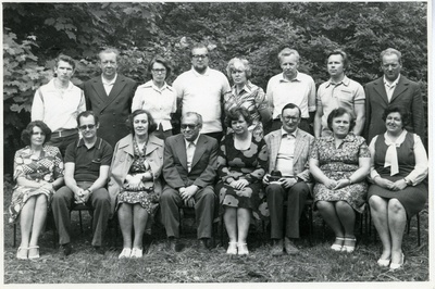 Õpetajate üritused väljaspool kooli: Saaremaa koolide direktorid 1979.a. juunis Tõllustes.  duplicate photo