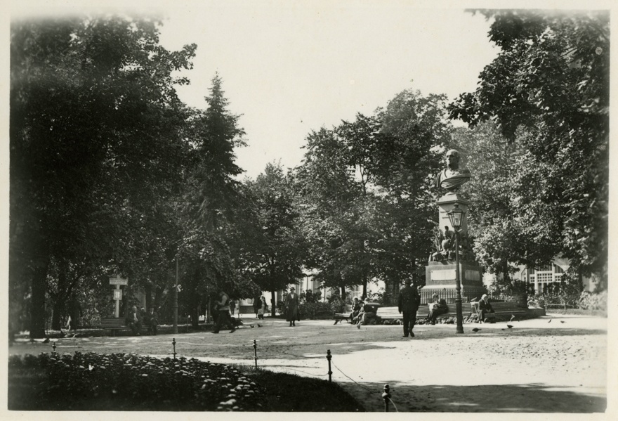 Barclay de Tolly Square