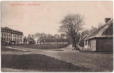 Fotopostkaart. Vabrikuhoov Kärdlas. Kalevivabrik, värvimaja, Pikka maja ja meistrite majad  duplicate photo