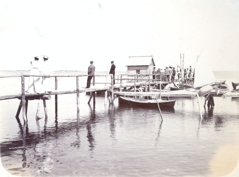 Foto. Dampfi album. Paadisild Suure promenaadi ääres. Umb 1905.