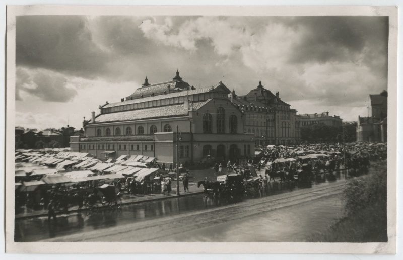 New market and market building.