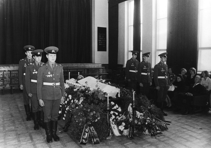 Foto:  Paul Kammi matused. Sõjaväelaste auvalve
