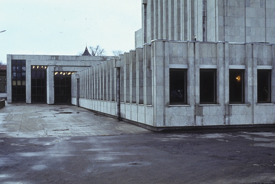 Haapsalu Culture Centre: view along the side. Architect Ado Eigi, interior architect Maire Kangur
