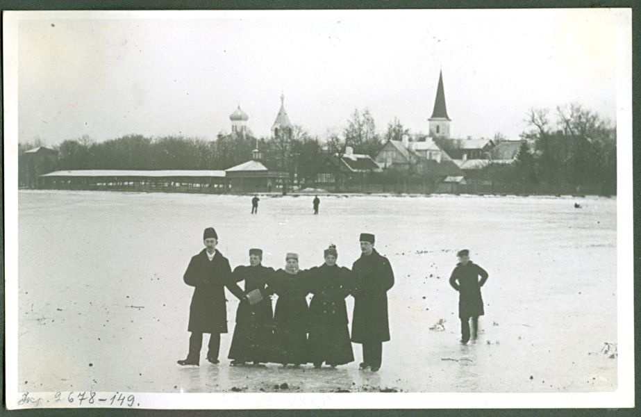Foto. Dampfi album. Uisutajad Tagalahel. 1895.
