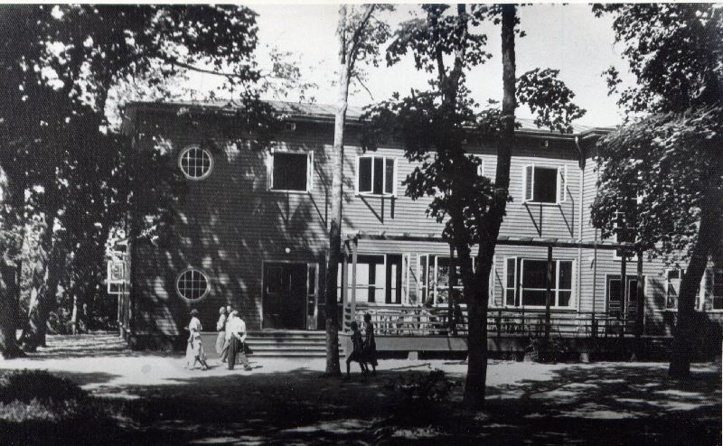 Haapsalu beach hotel in Athens. Photos arh. August Volberg Country