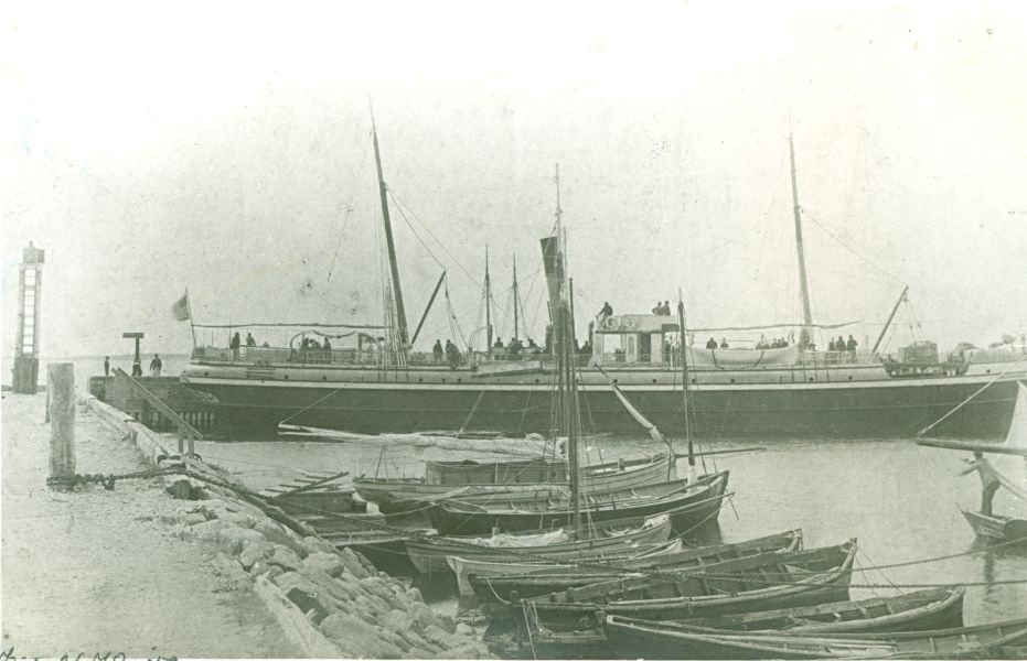 Foto. Dampff album. Aurik "Konstantin" Paldiski sadamas. U 1895.
