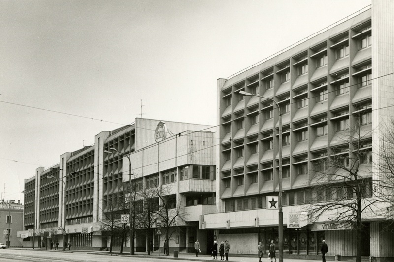 Etkvl office building in Tallinn, view along the street. Architects Mart Kalling, Olga Bruns, TsP