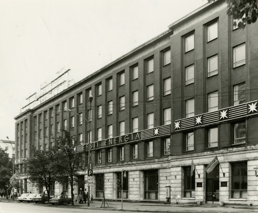 The main building of Eesti Energia along the street. Architects Peeter Tarvas, Uno Tölpus