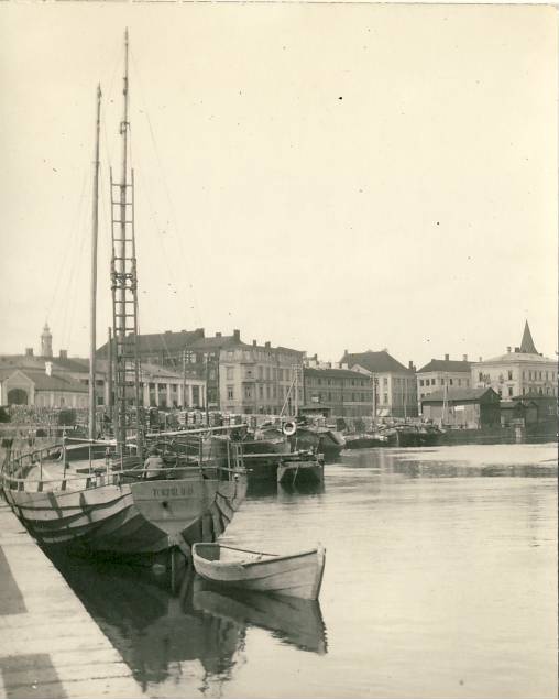 On the shore of Tartu Emajõe