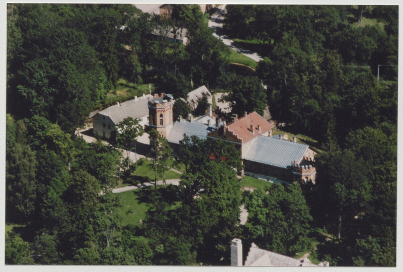 Aerofoto Lustivere mõisakompleksist 2003. aastast