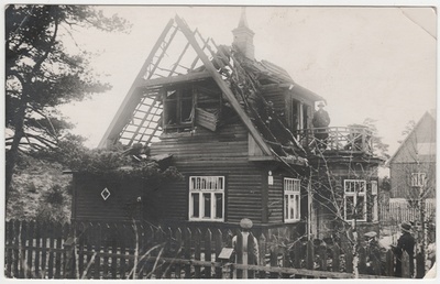 Residential house after the fire in Nõmmel S-Pärnu mnt. 32. 01. 11. 1935.  duplicate photo